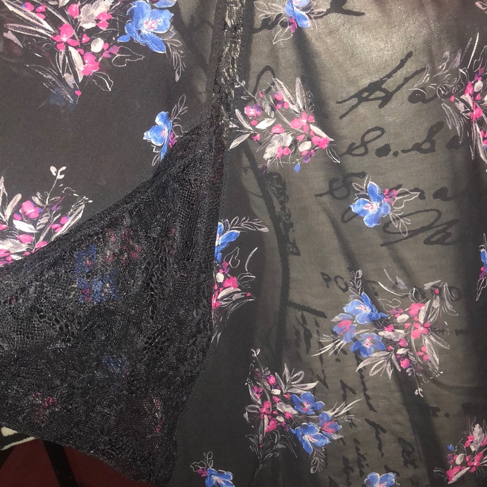 Sheer blouse - Picture 2 of 4